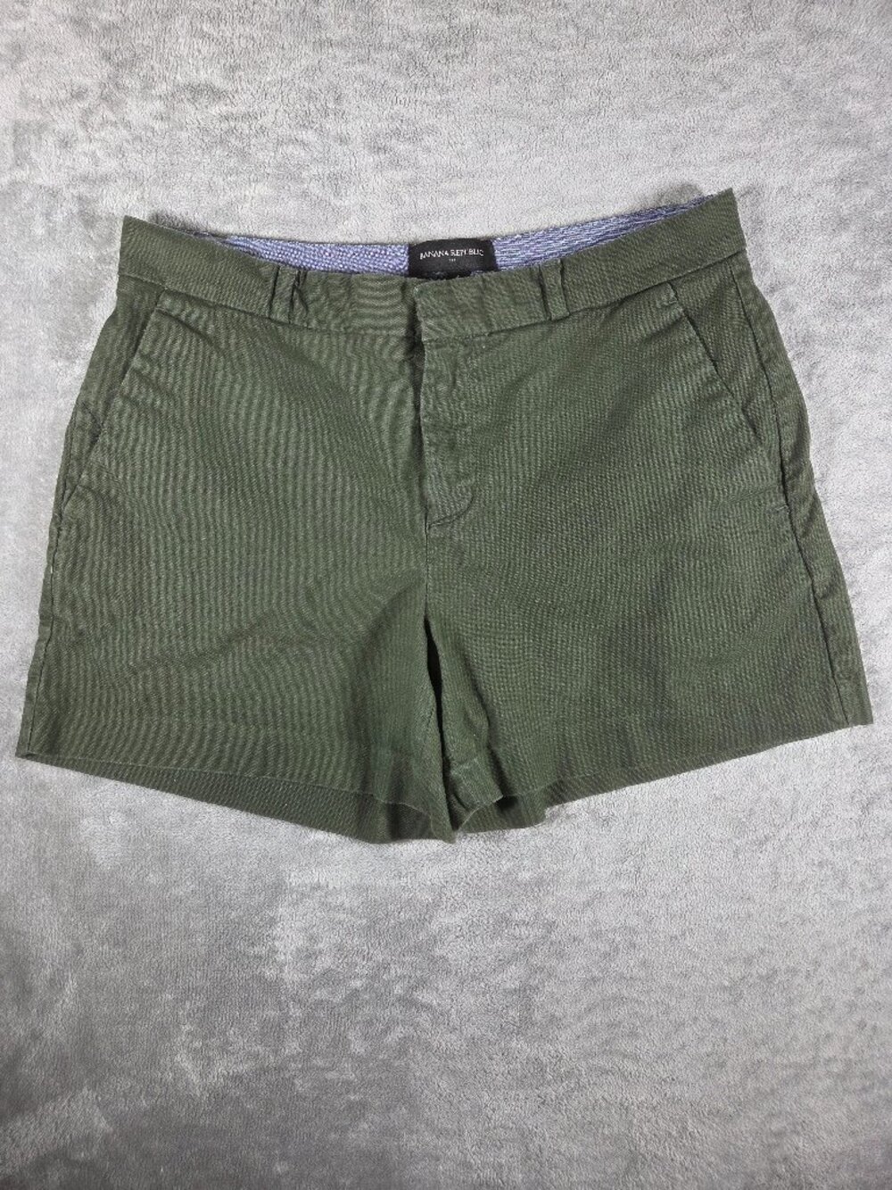Banana Republic Olive Green Flat-Front Chino Shorts - Size 4